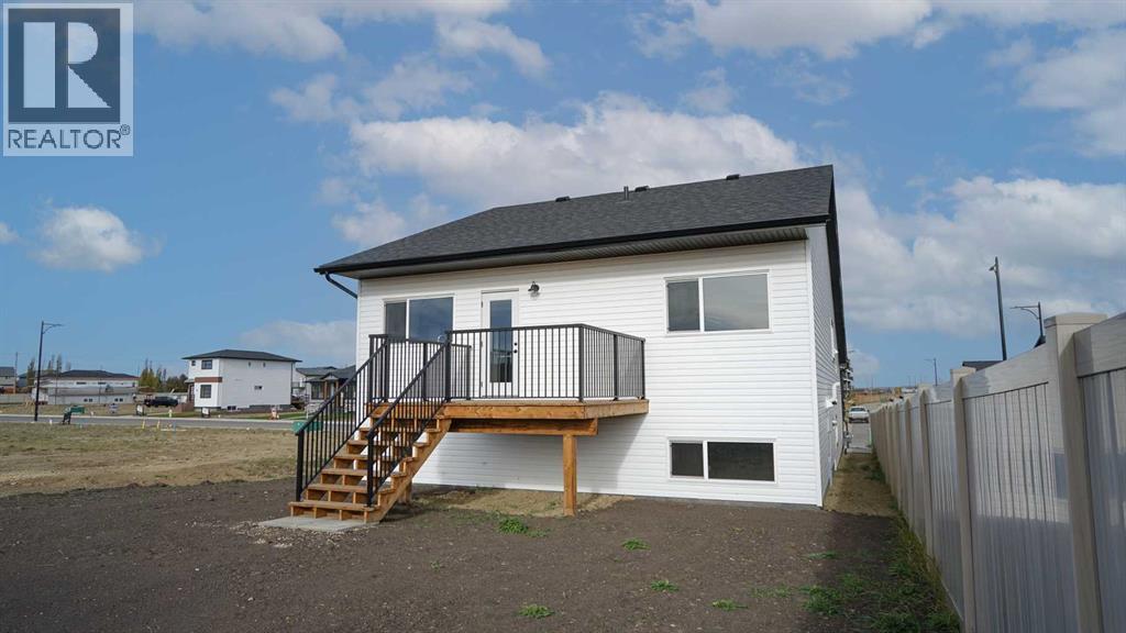 20 Ian Way Property Photo 3
