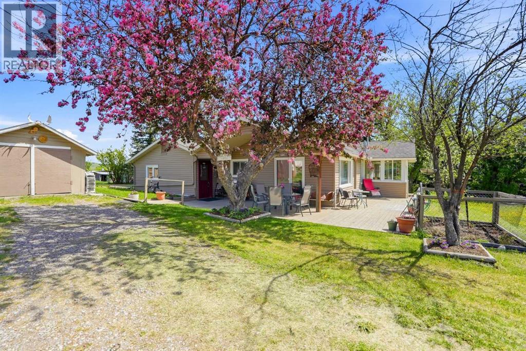 322191 135 Street W Property Photo 1