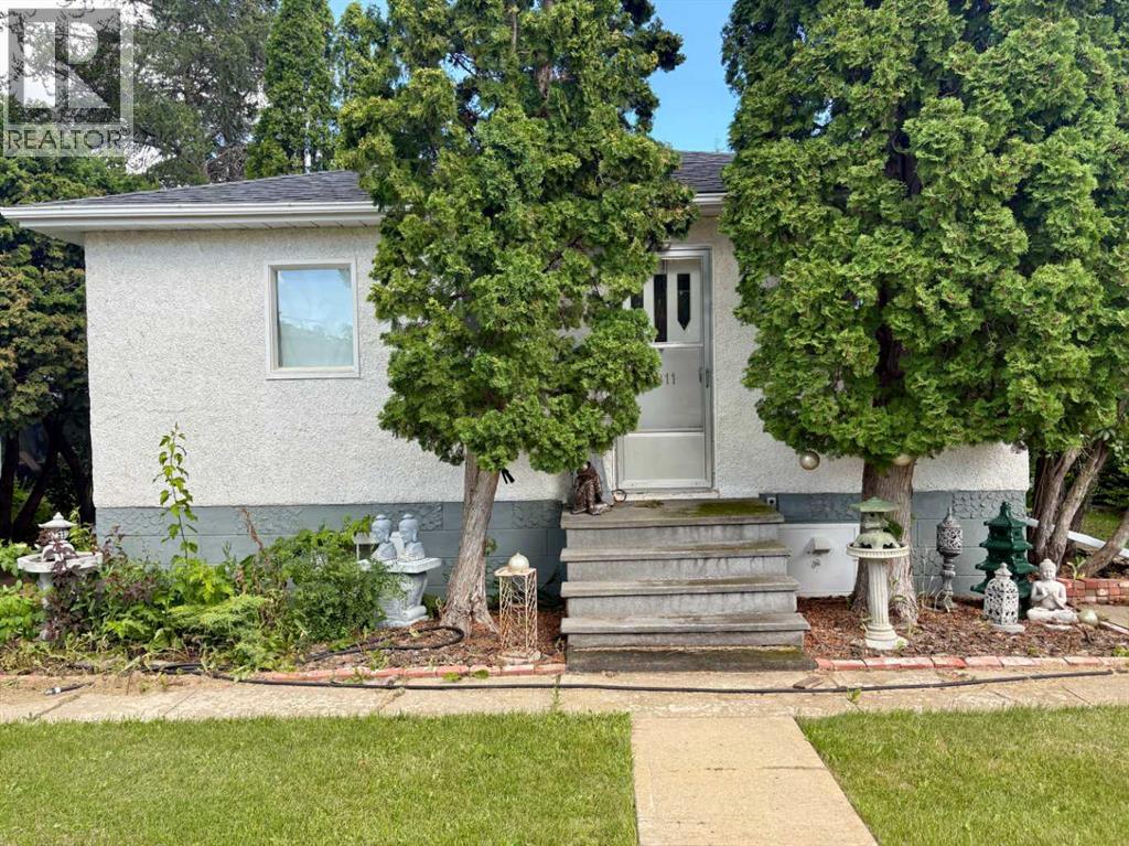 4811 52 Street Property Photo 1