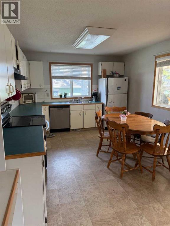 5311 50 Avenue Property Photo 3
