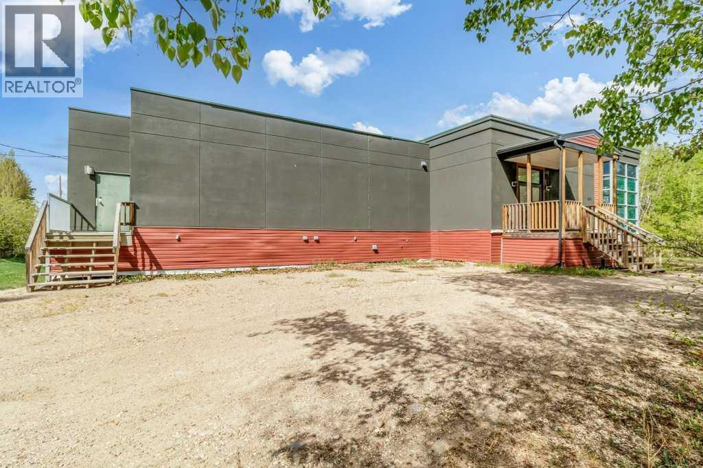 1810 25 Avenue Property Photo 3