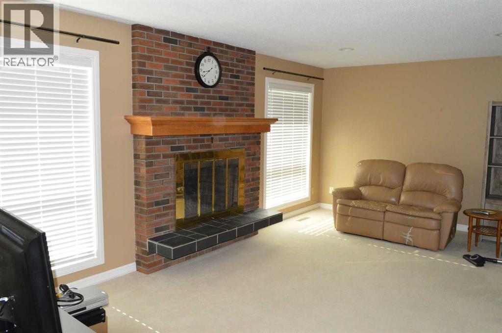 4826 58 Street Property Photo 3