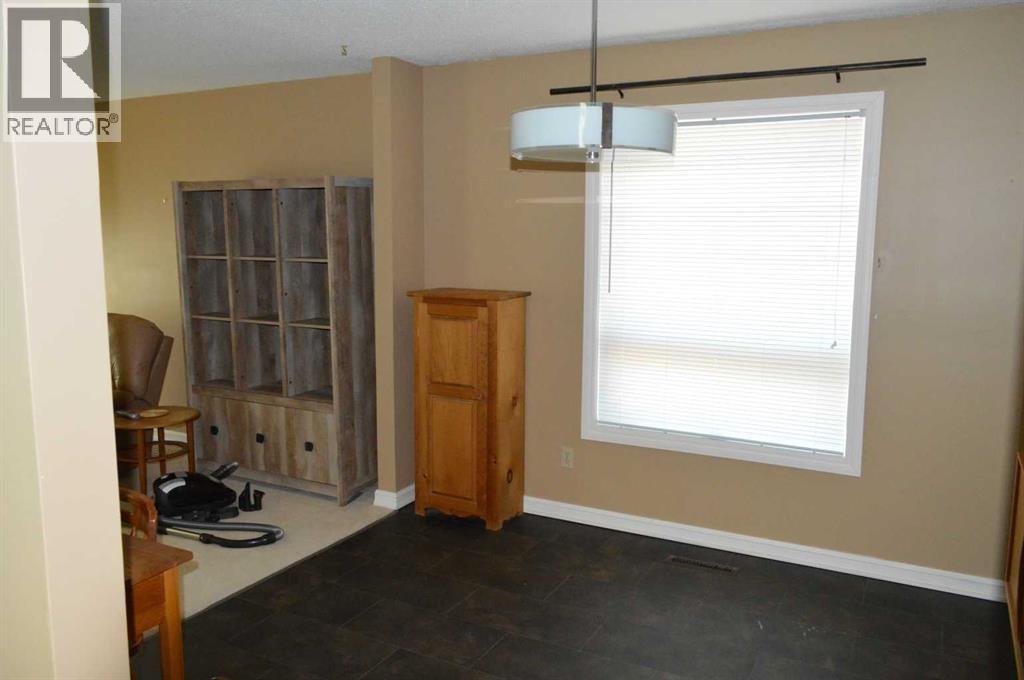 4826 58 Street Property Photo 4