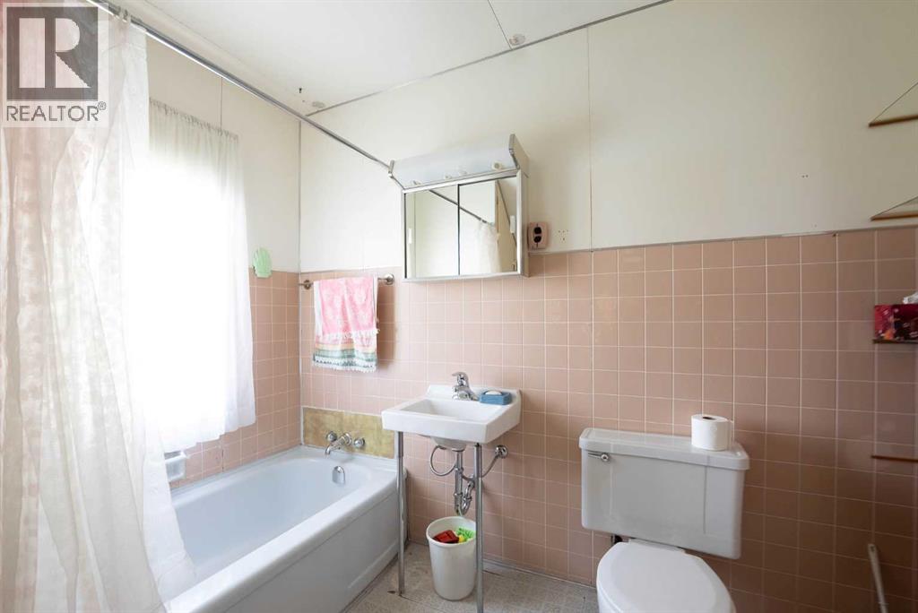 5 4 Street Property Photo 24