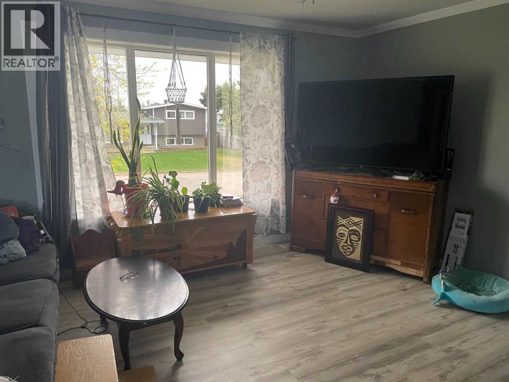 10304 117 Street Property Photo 5