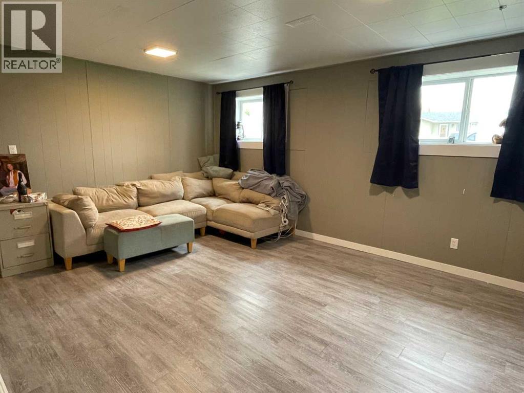 10304 117 Street Property Photo 10