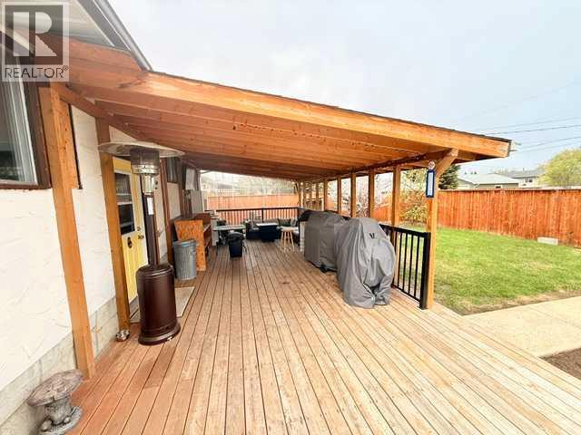 4804 47 Avenue Property Photo 2