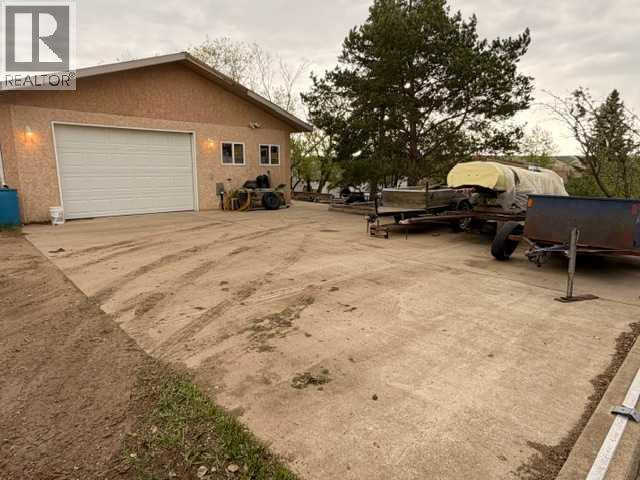 5116 48 Street Property Photo 2
