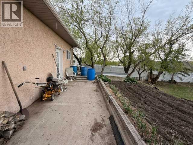 5116 48 Street Property Photo 5
