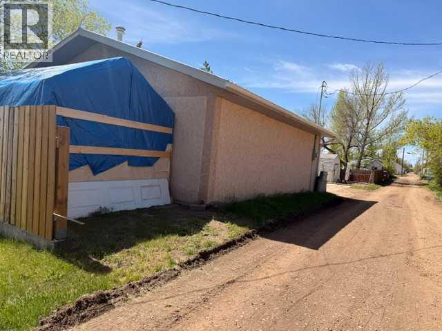 5116 48 Street Property Photo 6