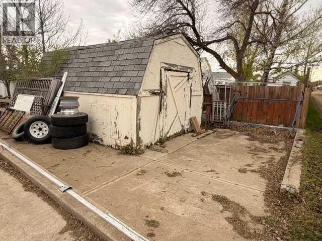 5116 48 Street Property Photo 16