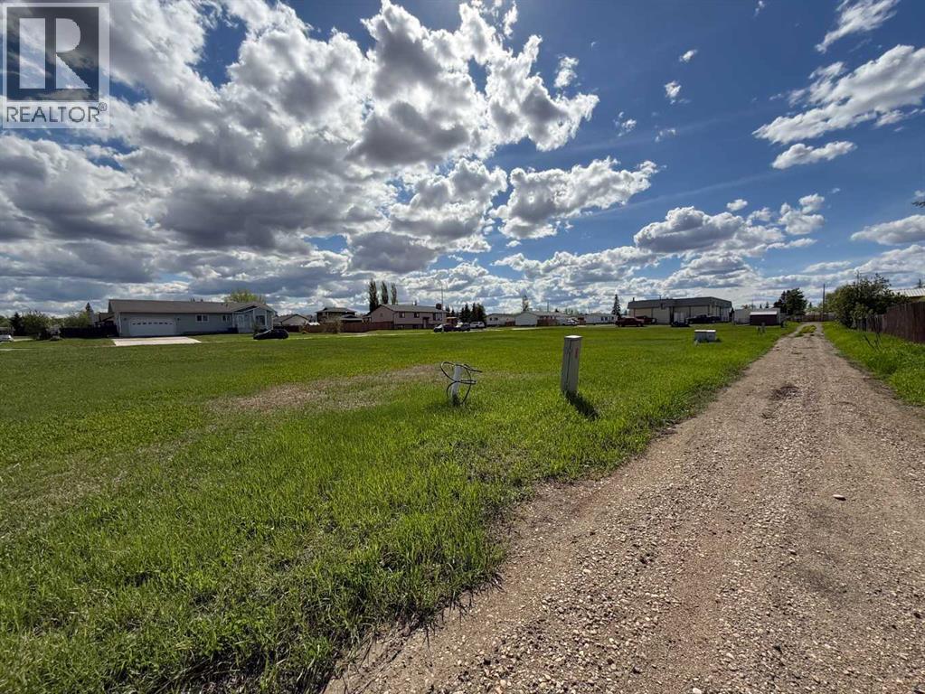 4504 46 Avenue Property Photo 1