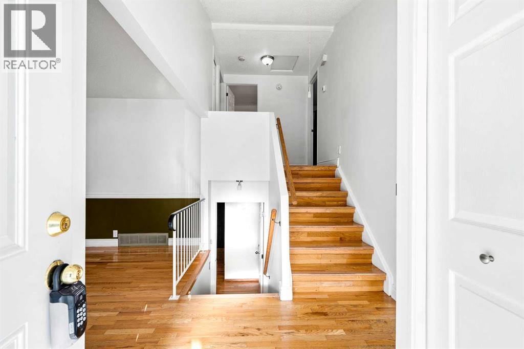 14 Radcliffe Crescent Se Property Photo 3