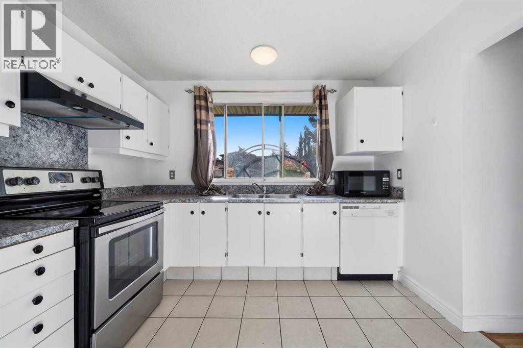 14 Radcliffe Crescent Se Property Photo 6