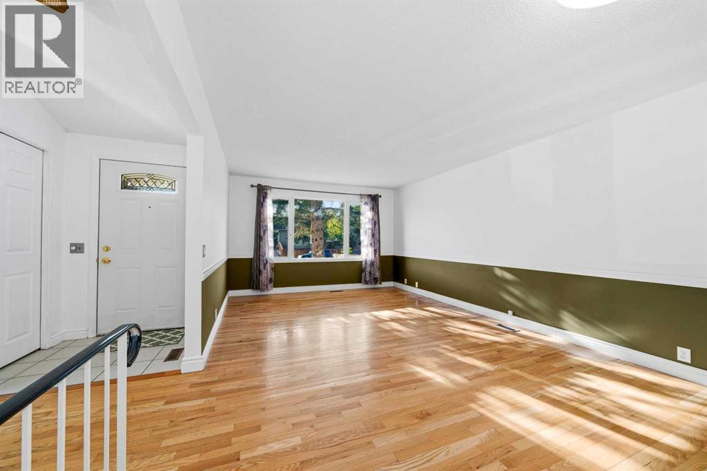 14 Radcliffe Crescent Se Property Photo 9