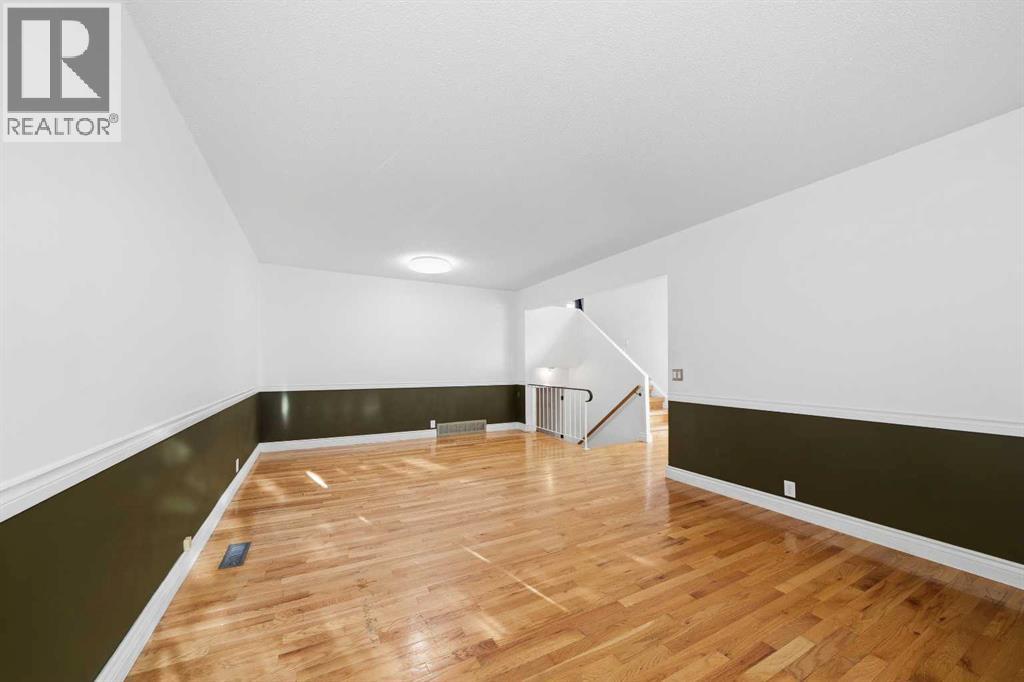 14 Radcliffe Crescent Se Property Photo 10