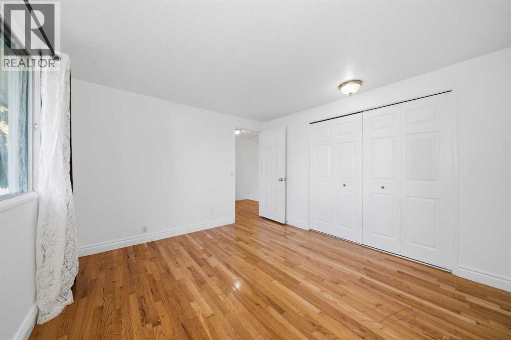 14 Radcliffe Crescent Se Property Photo 15
