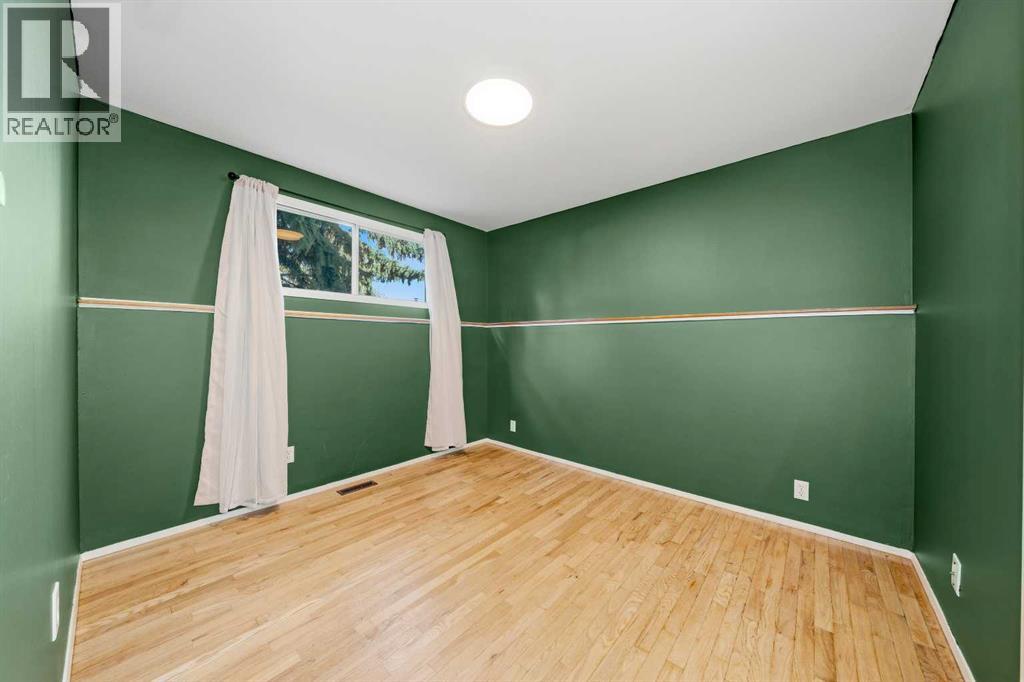 14 Radcliffe Crescent Se Property Photo 20