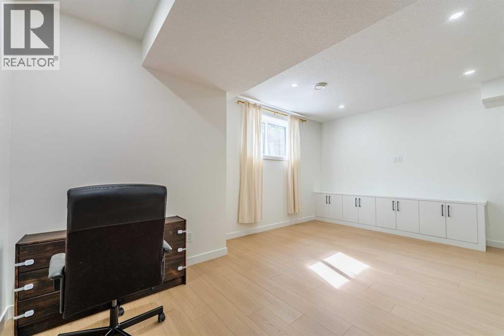 3925 74 Street Nw Property Photo 32