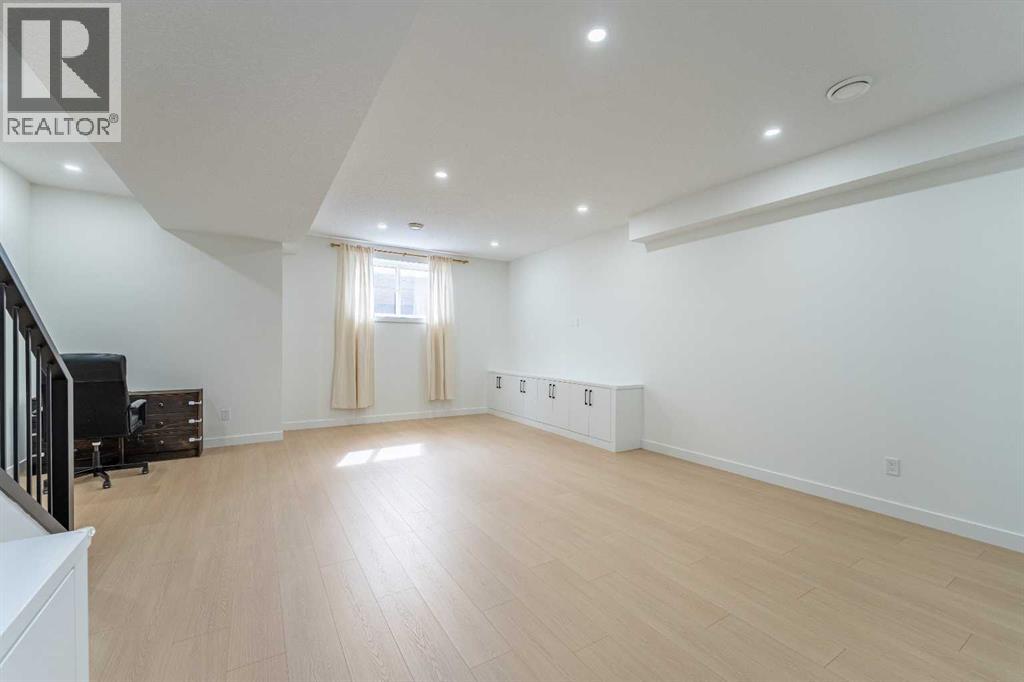 3925 74 Street Nw Property Photo 35