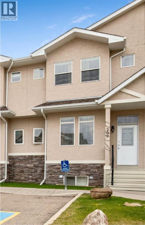 209 Strathcona Circle Property Photo 3