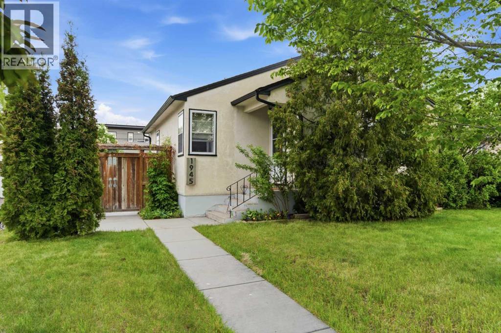 1945 Mountview Crescent Ne Property Photo 1