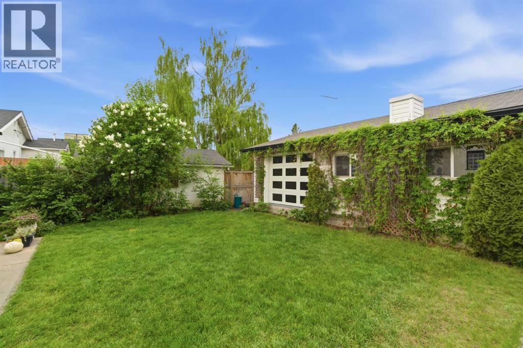 1945 Mountview Crescent Ne Property Photo 2