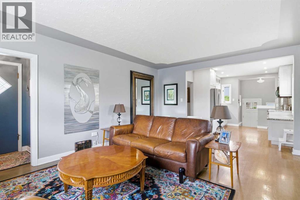 1945 Mountview Crescent Ne Property Photo 6