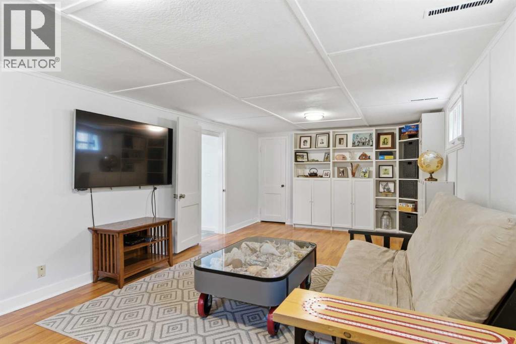 1945 Mountview Crescent Ne Property Photo 14