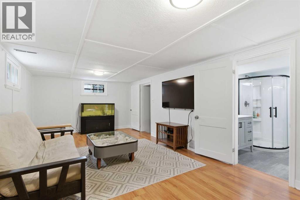 1945 Mountview Crescent Ne Property Photo 15