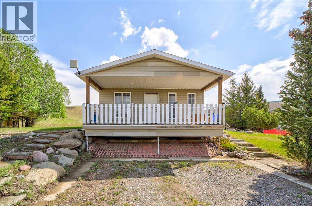 93 4 Avenue Property Photo 1