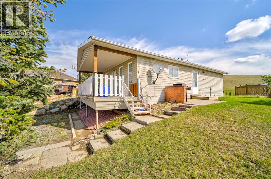 93 4 Avenue Property Photo 2