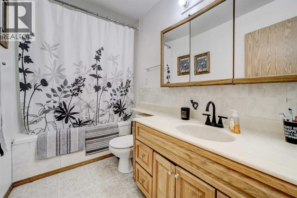 93 4 Avenue Property Photo 17