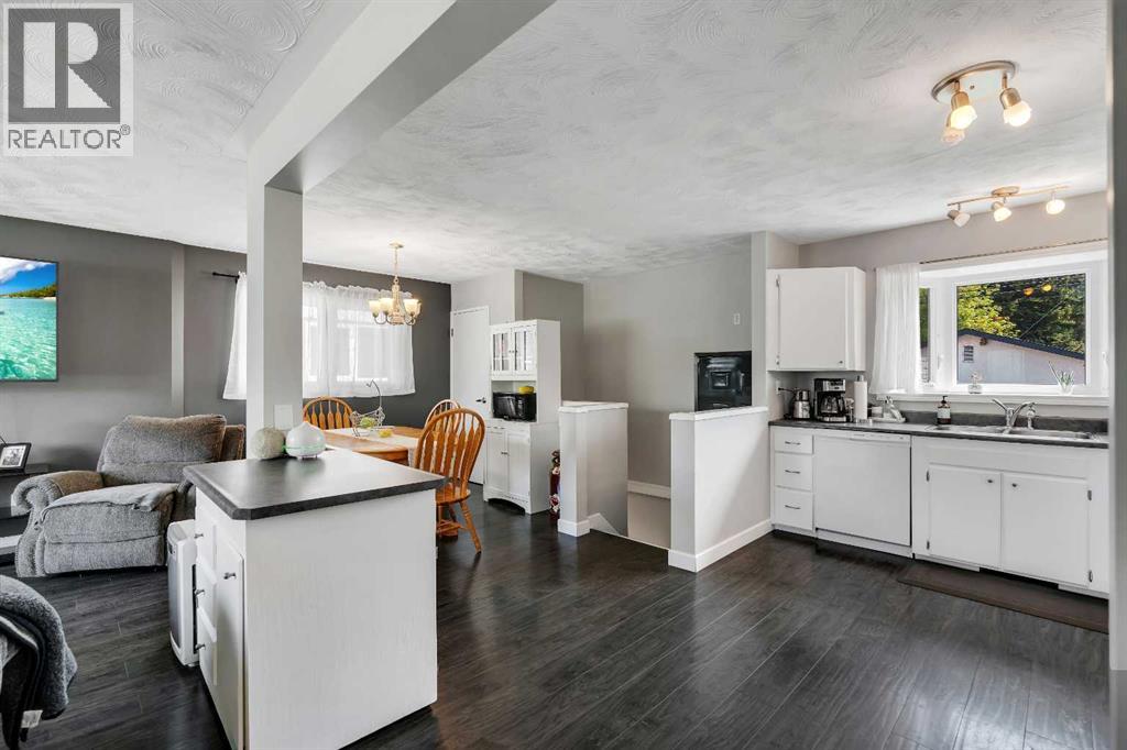 249 Acadia Drive Se Property Photo 8