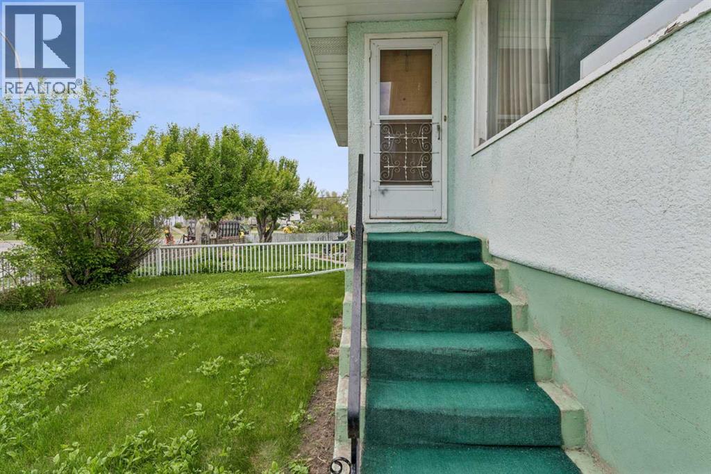1228 Bantry Street Ne Property Photo 2