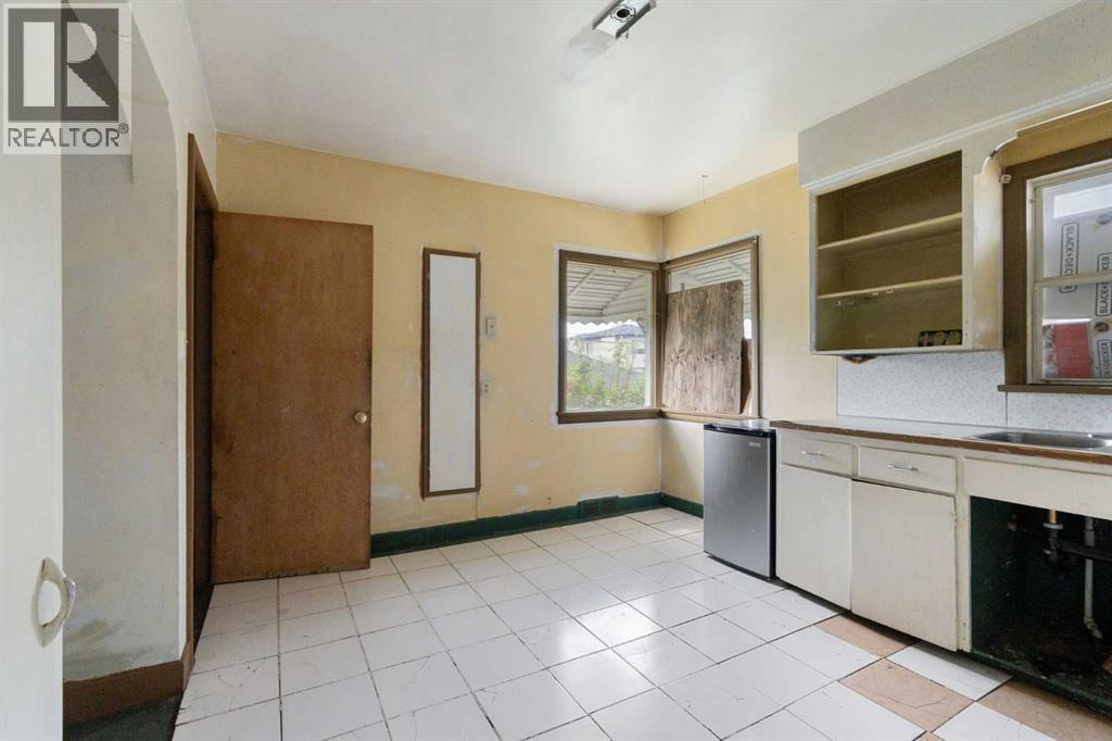1228 Bantry Street Ne Property Photo 4