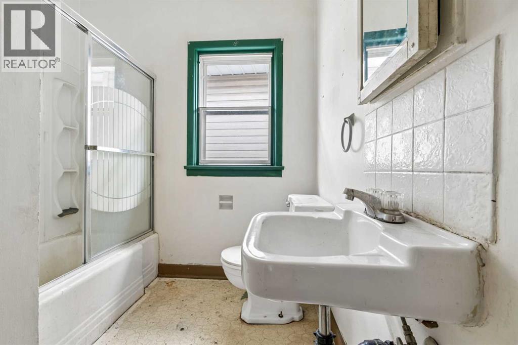 1228 Bantry Street Ne Property Photo 7