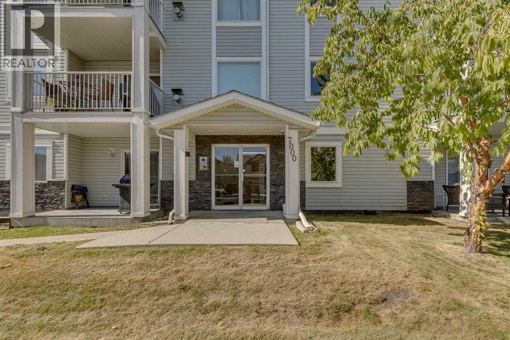 7301 Valleyview Park Southeast Property Photo 1