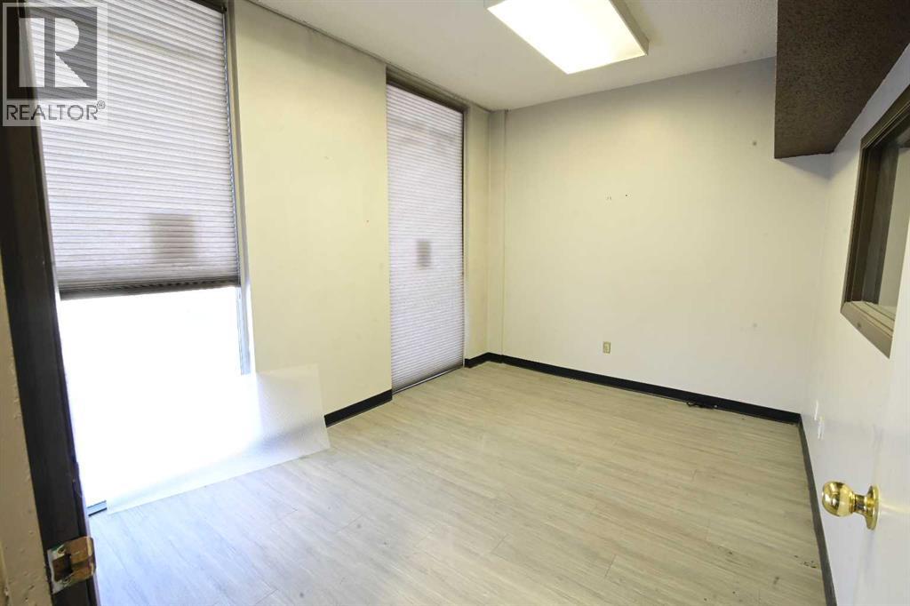 7419 50 Avenue Property Photo 3