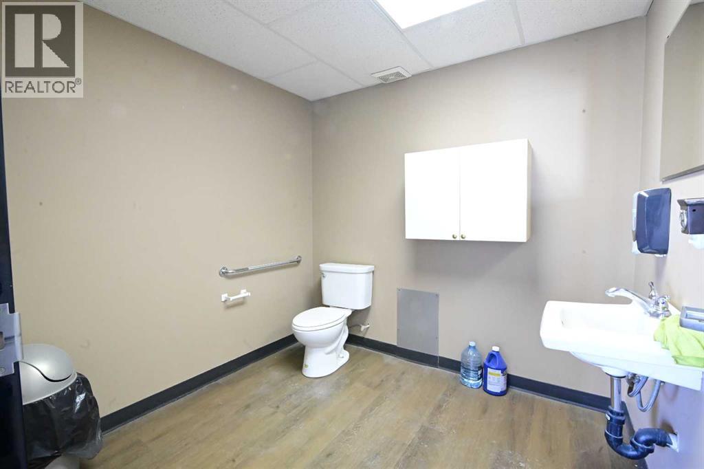 7419 50 Avenue Property Photo 5