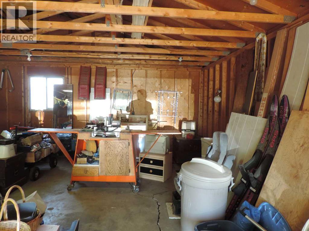 5048 51 Property Photo 3