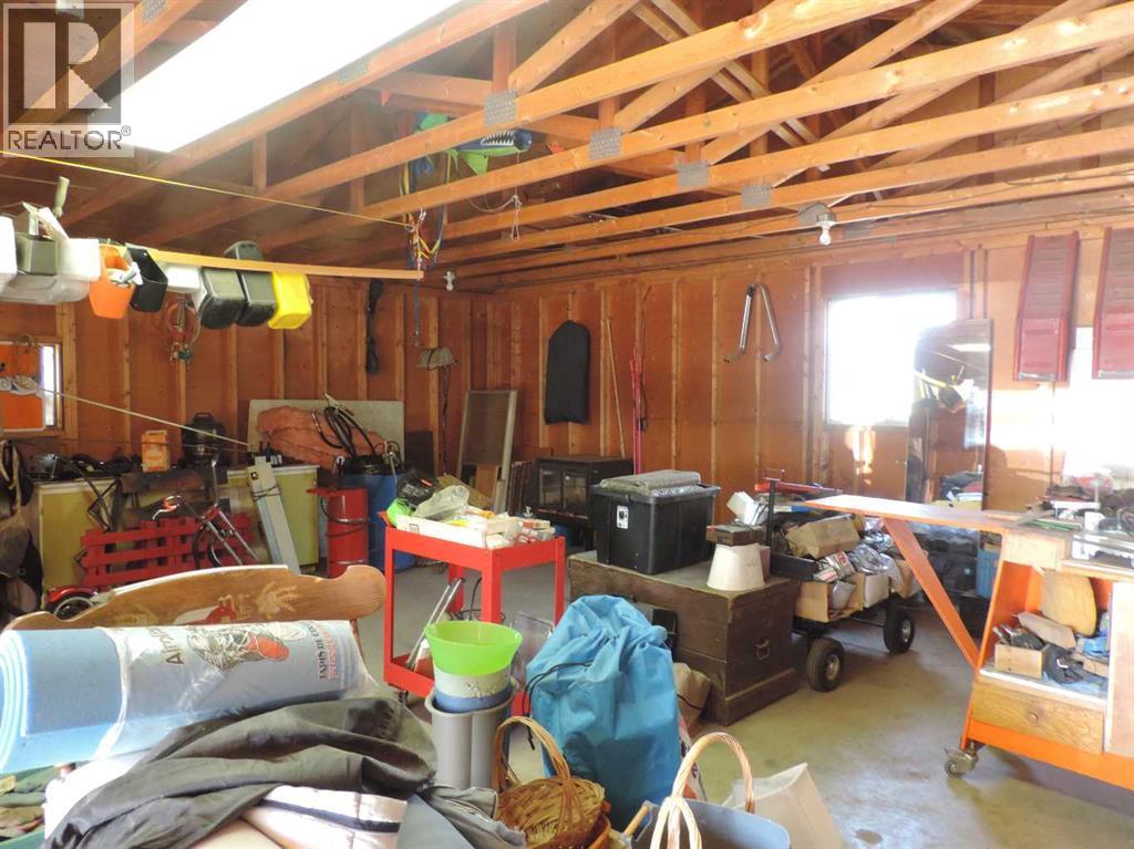 5048 51 Property Photo 4