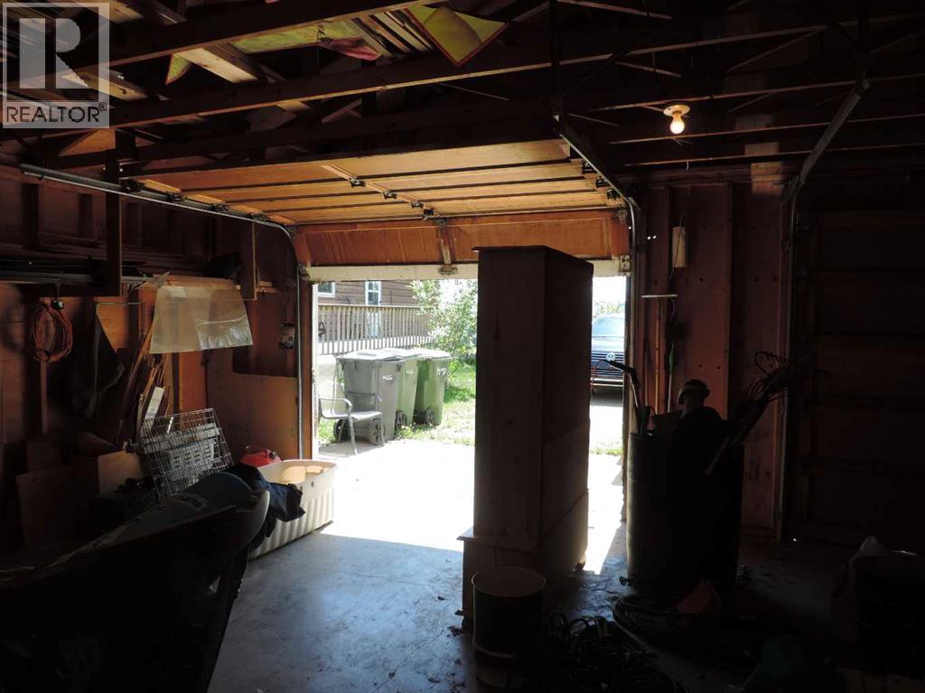 5048 51 Property Photo 6