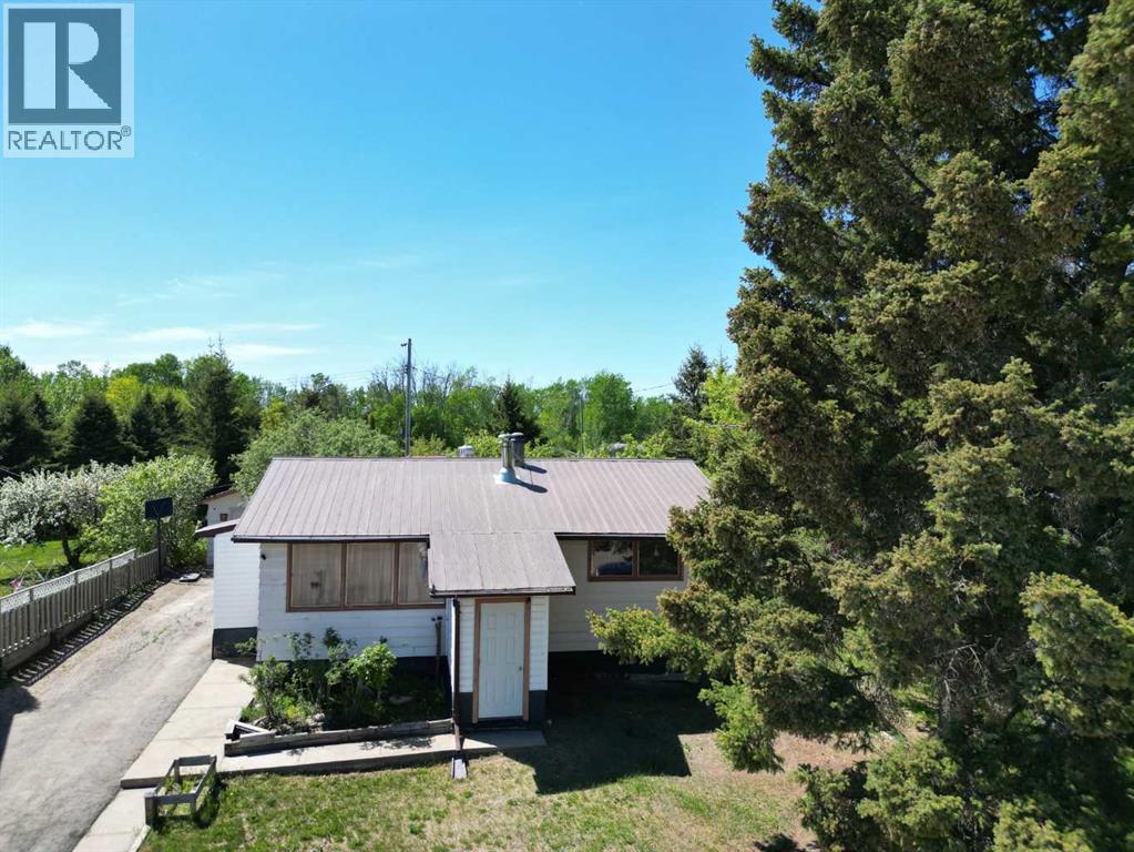 4910 51 Street Property Photo 2