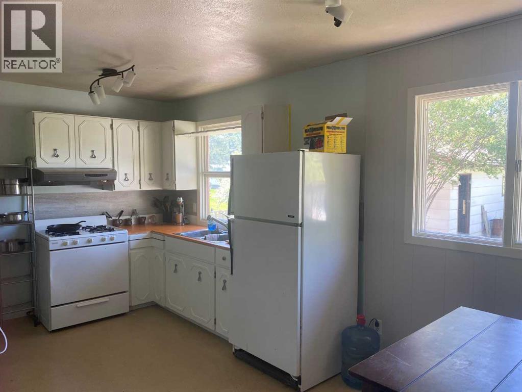 4910 51 Street Property Photo 5