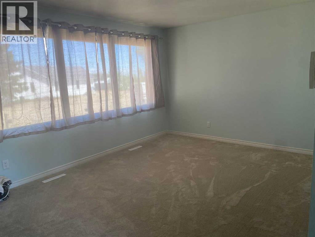 4910 51 Street Property Photo 7