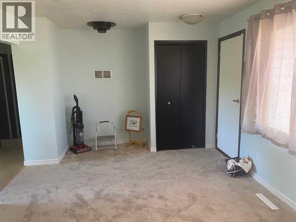 4910 51 Street Property Photo 8