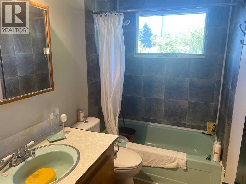 4910 51 Street Property Photo 12