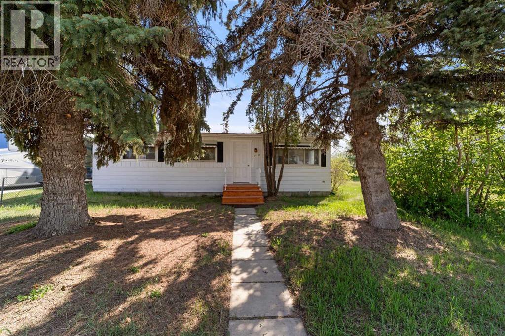 4911 54 Avenue Property Photo 1