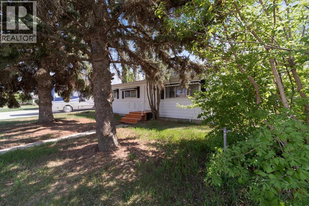 4911 54 Avenue Property Photo 2